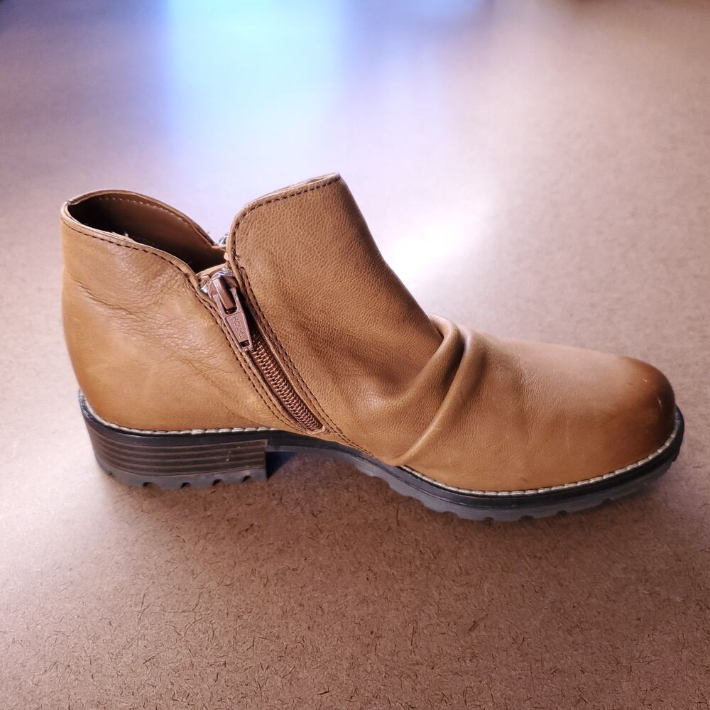 Clarks Clarkwell Leather Zip Ankle Boots Women 7M Tan Low Block Heel Casual - Picture 9 of 10